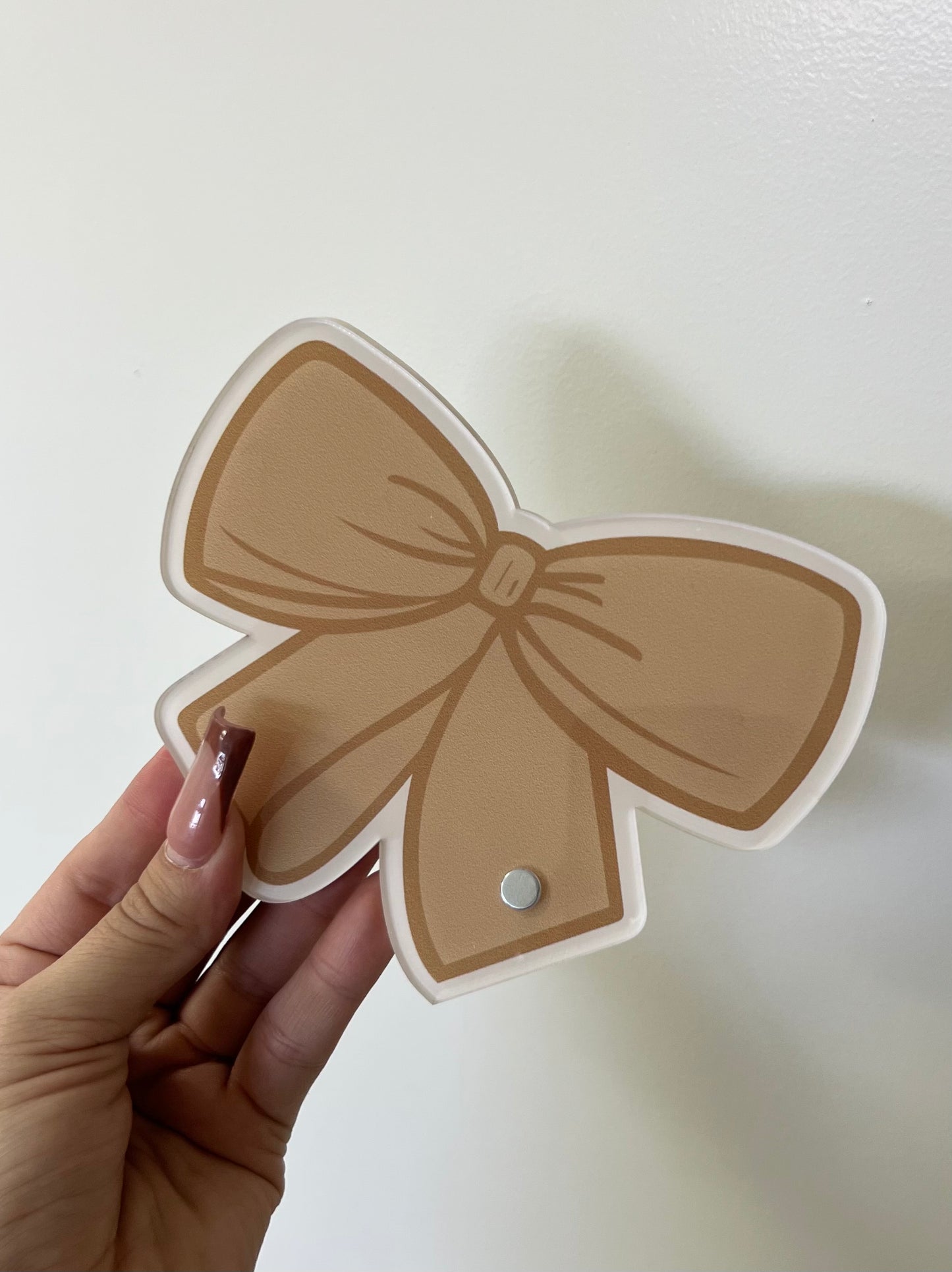 Tan bow lash tile