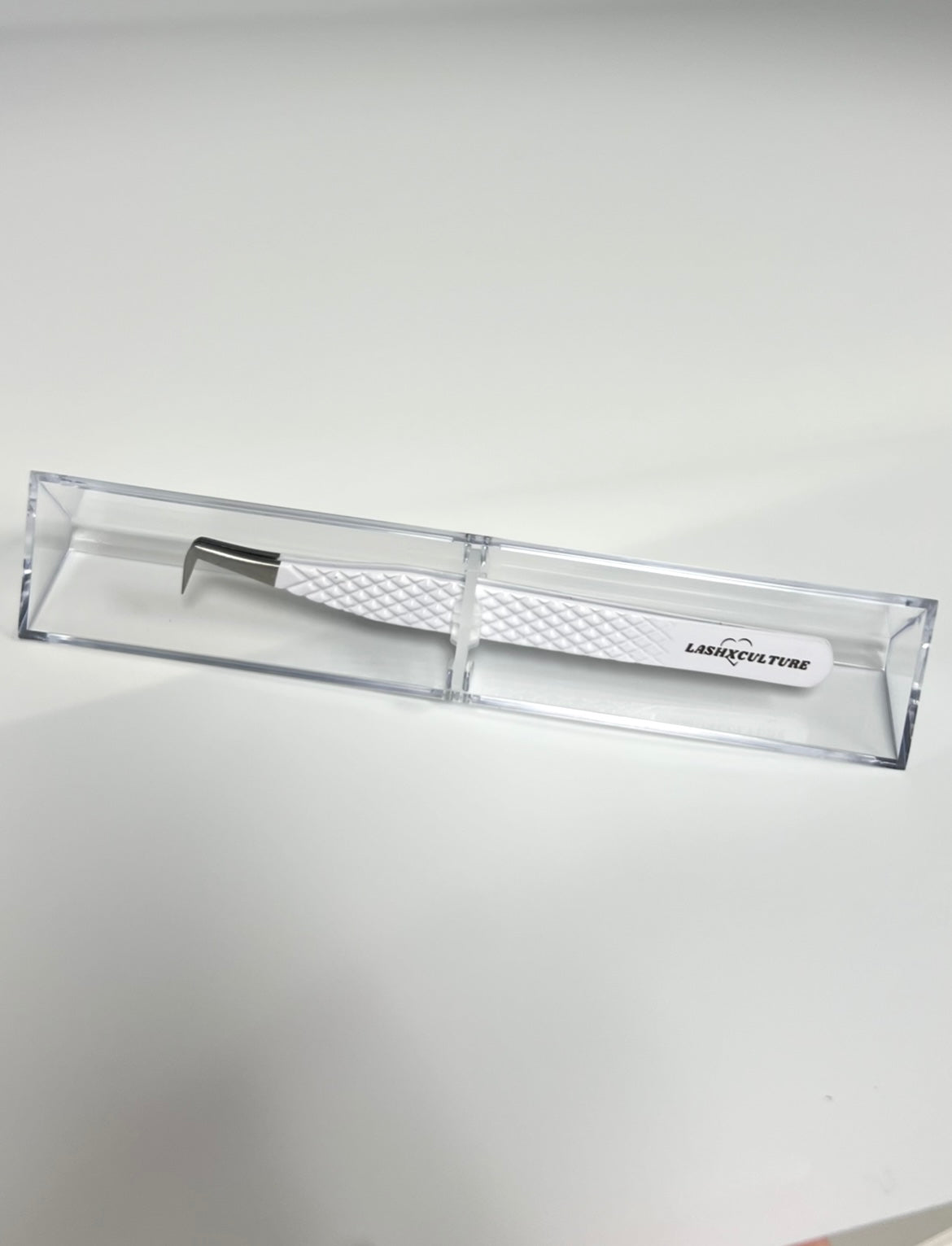 White volume boot tweezer