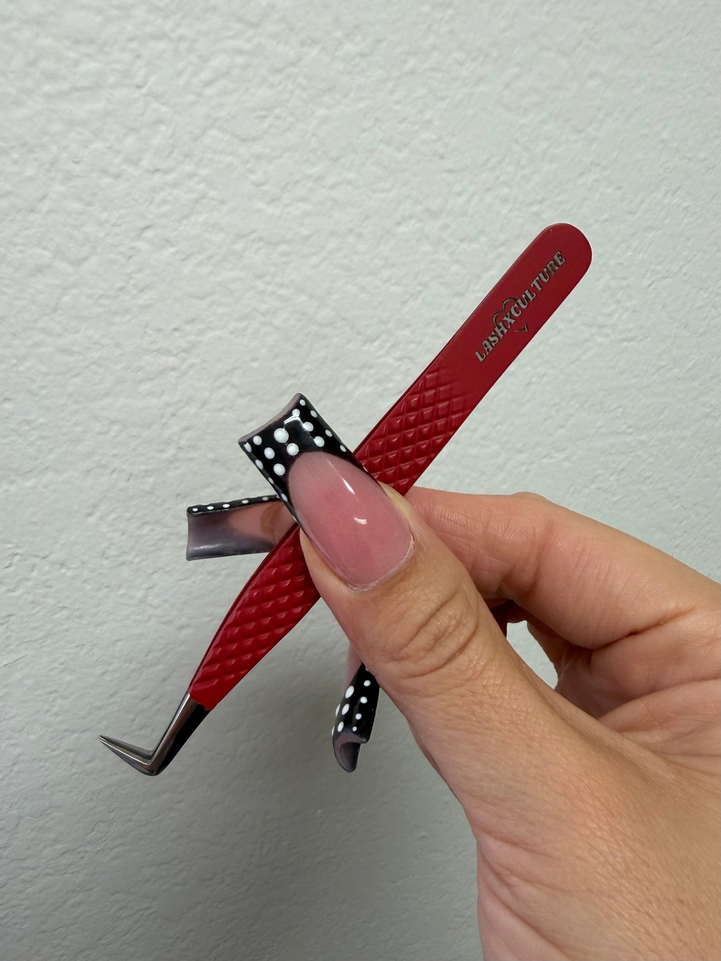 Red fiber tip volume boot tweezer