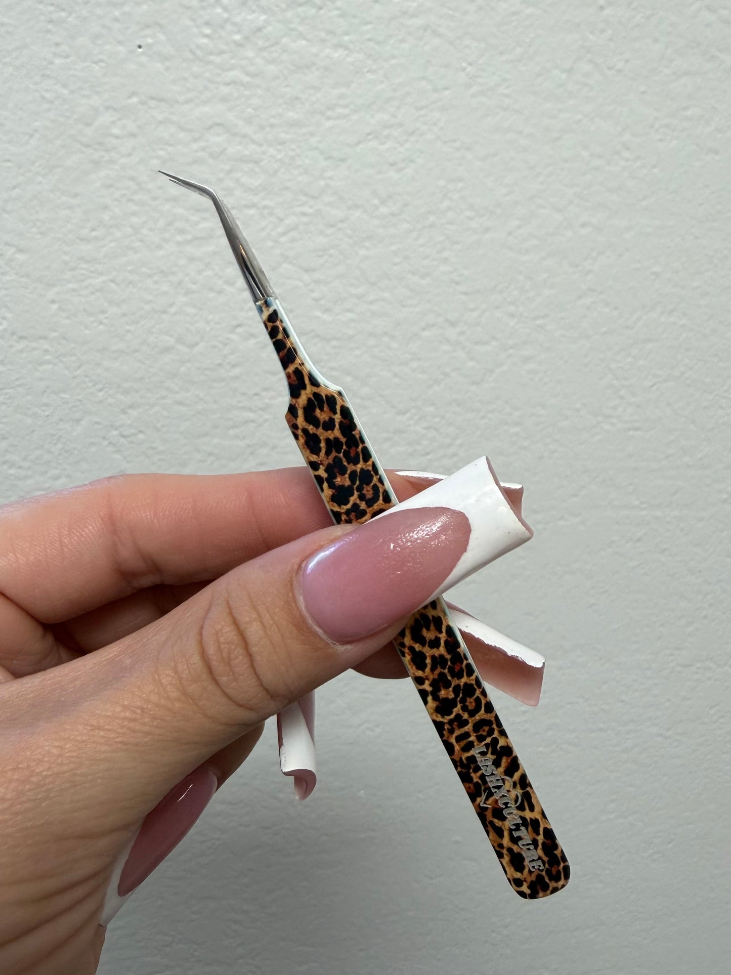 Leopard 45° Isolation Tweezer