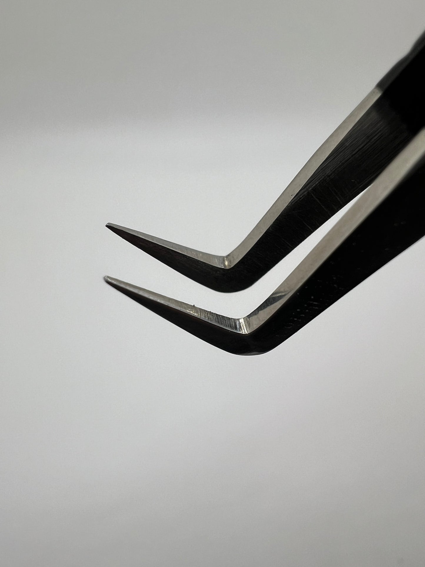Black volume boot tweezer