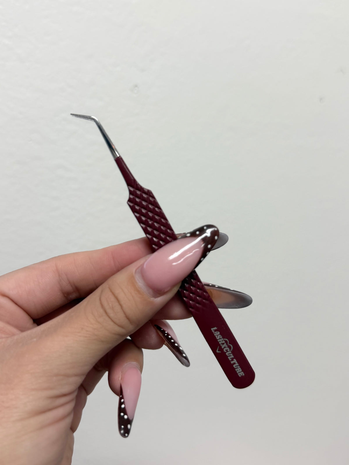 Maroon 45° isolation tweezer