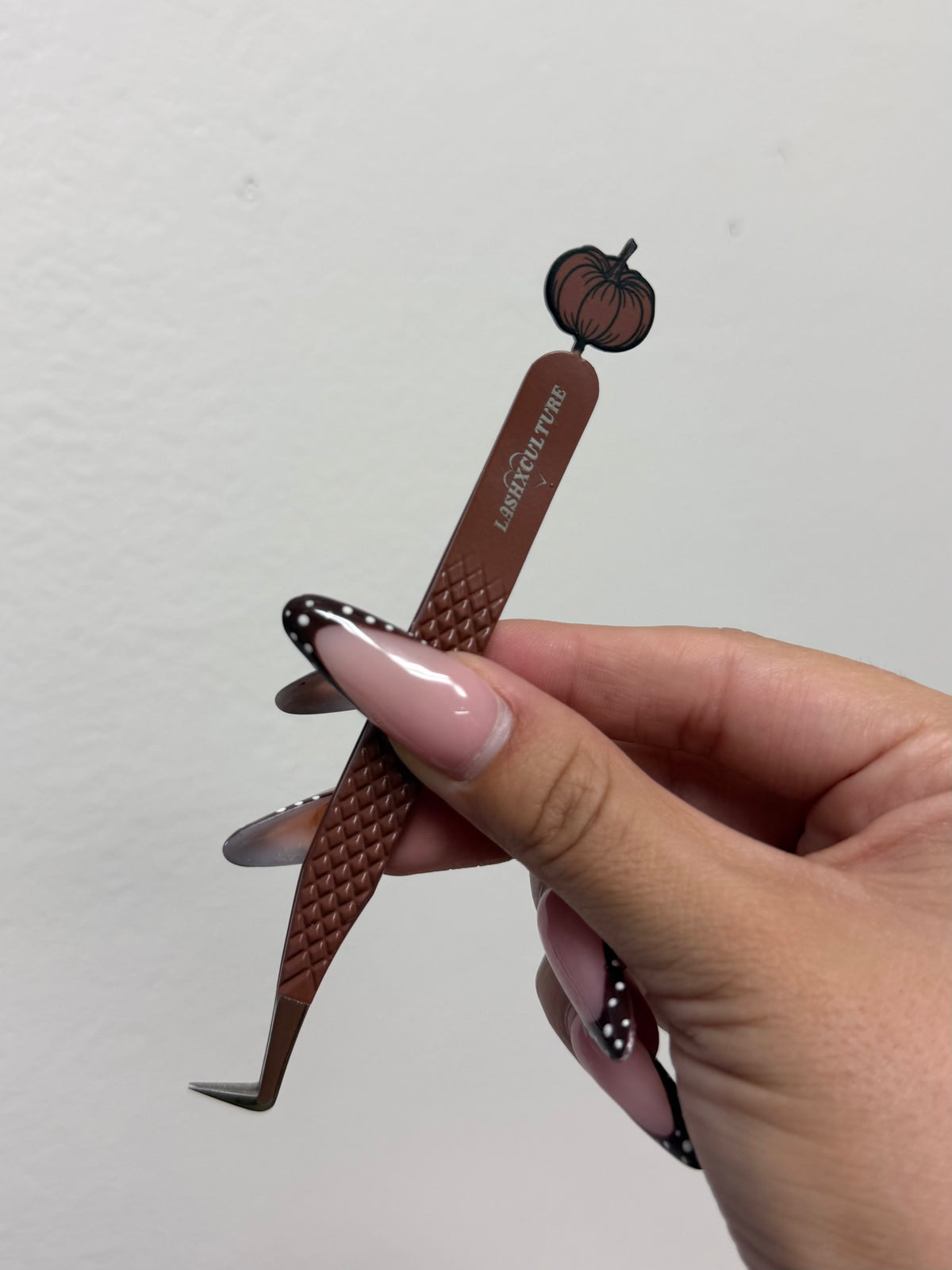 Brown pumpkin volume boot tweezer