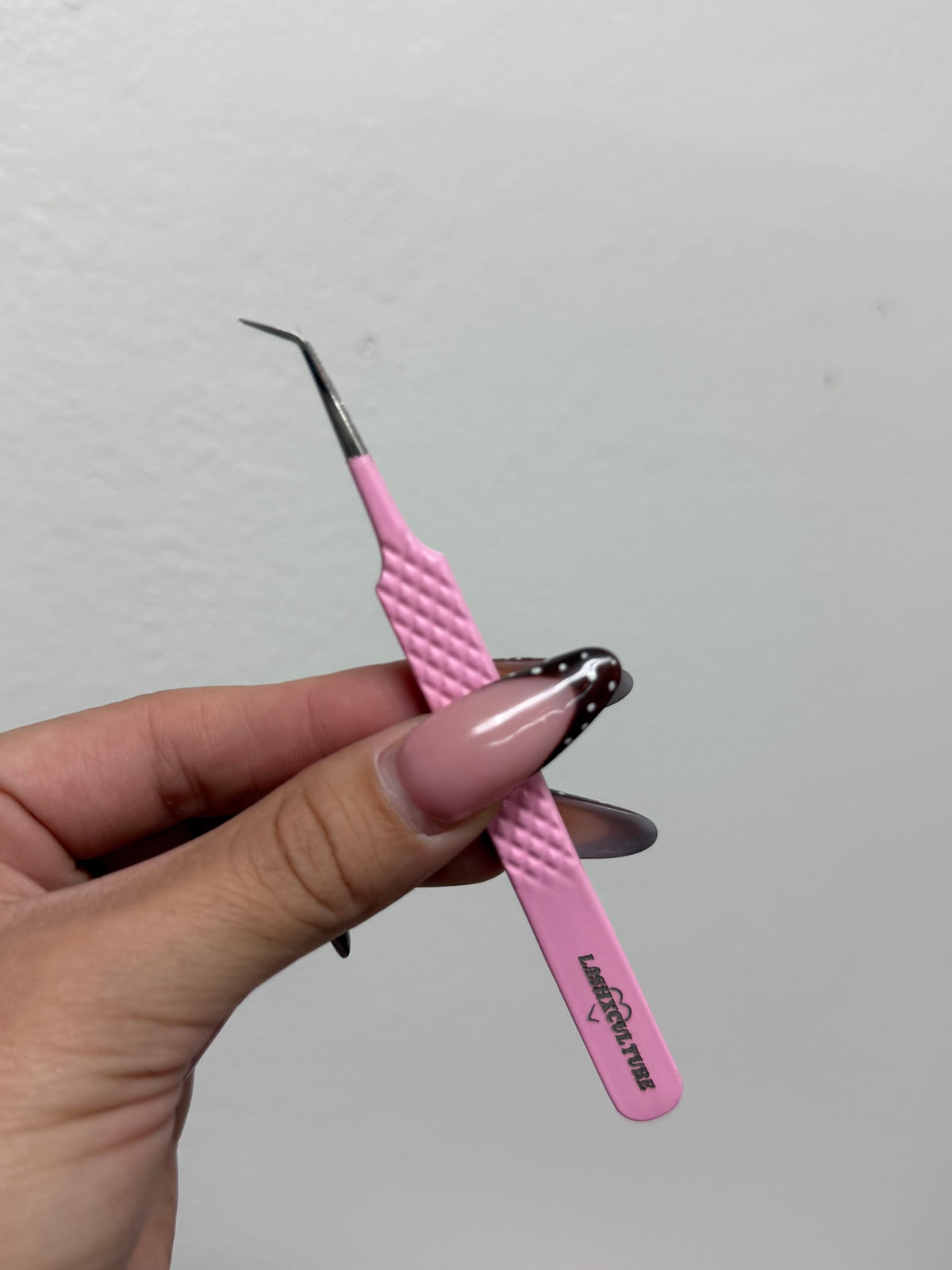 Pink 45° isolation tweezer