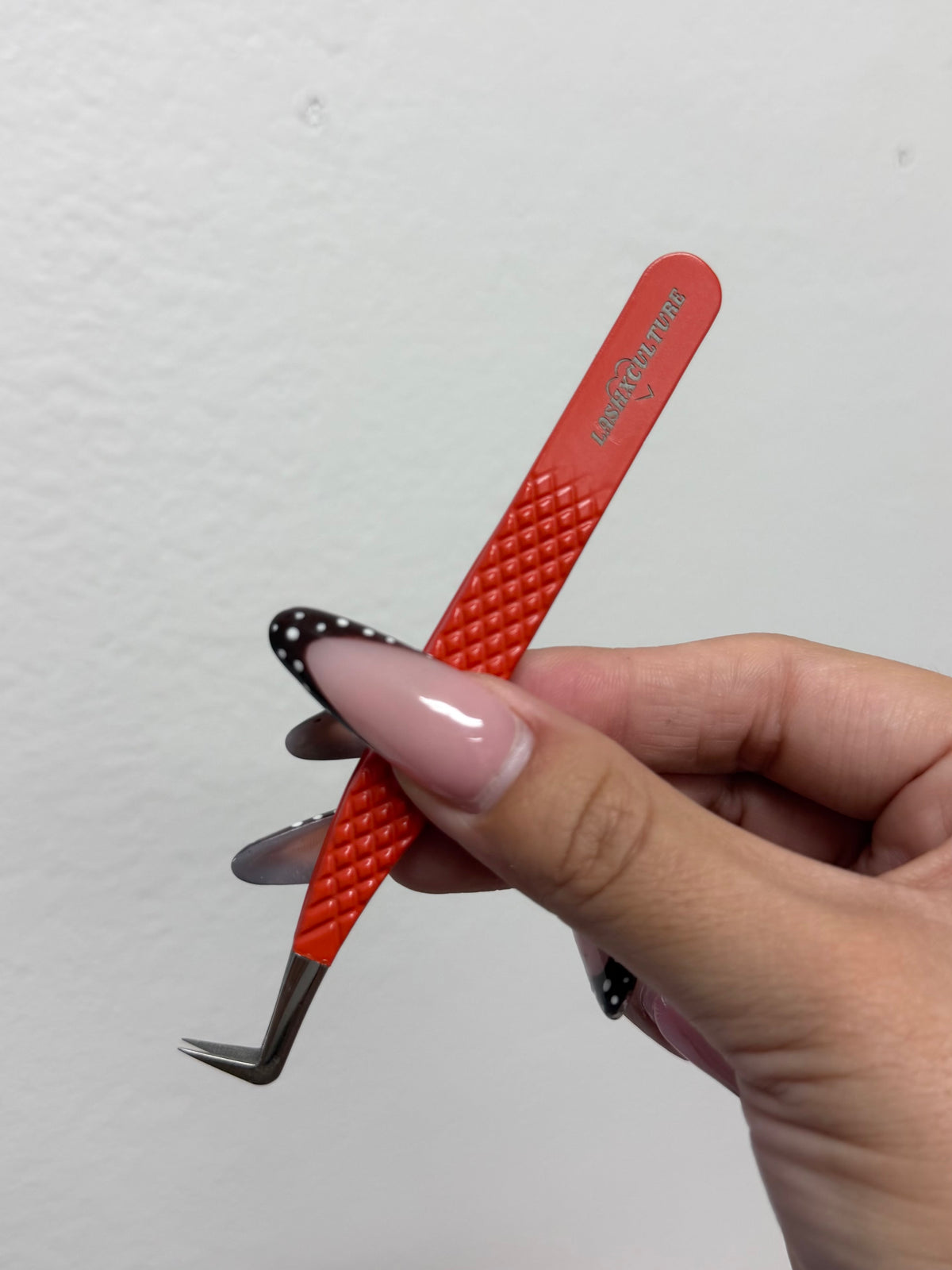 Orange volume boot tweezer