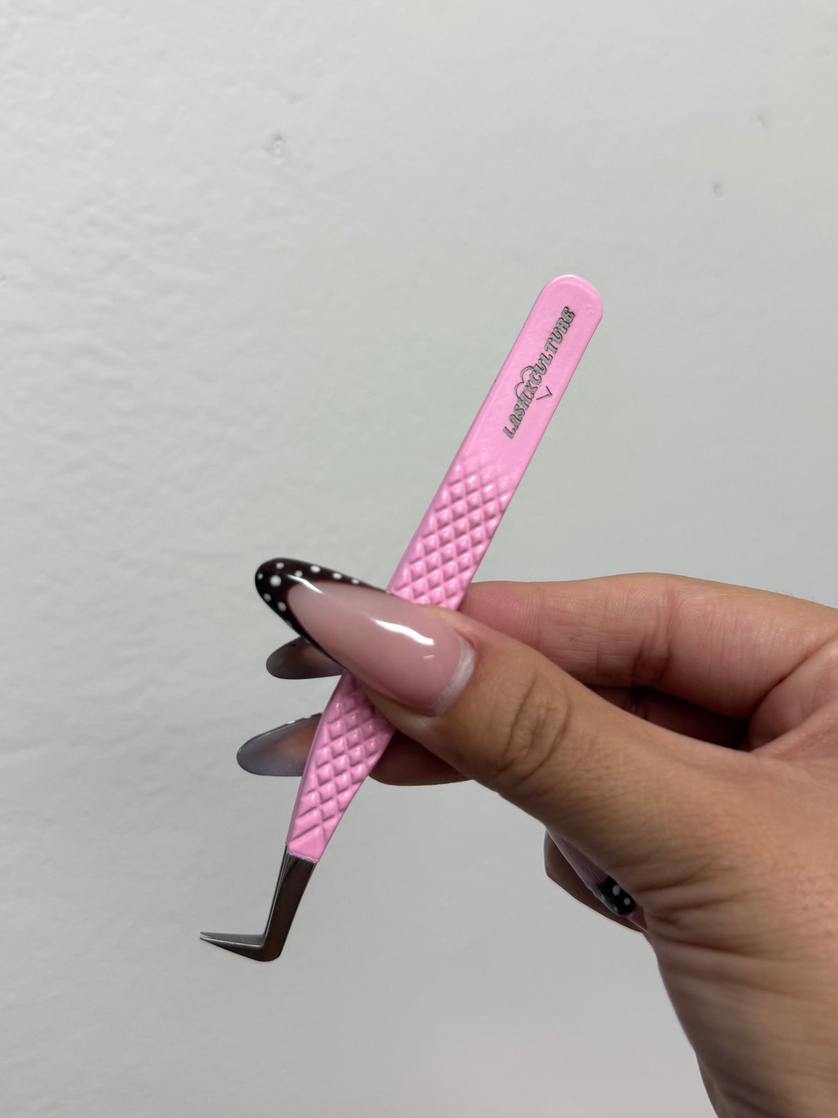 Pink volume boot tweezer
