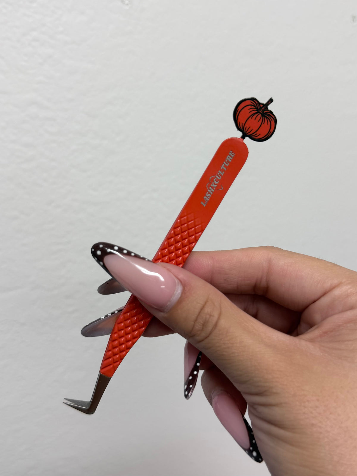 Orange pumpkin volume boot tweezer
